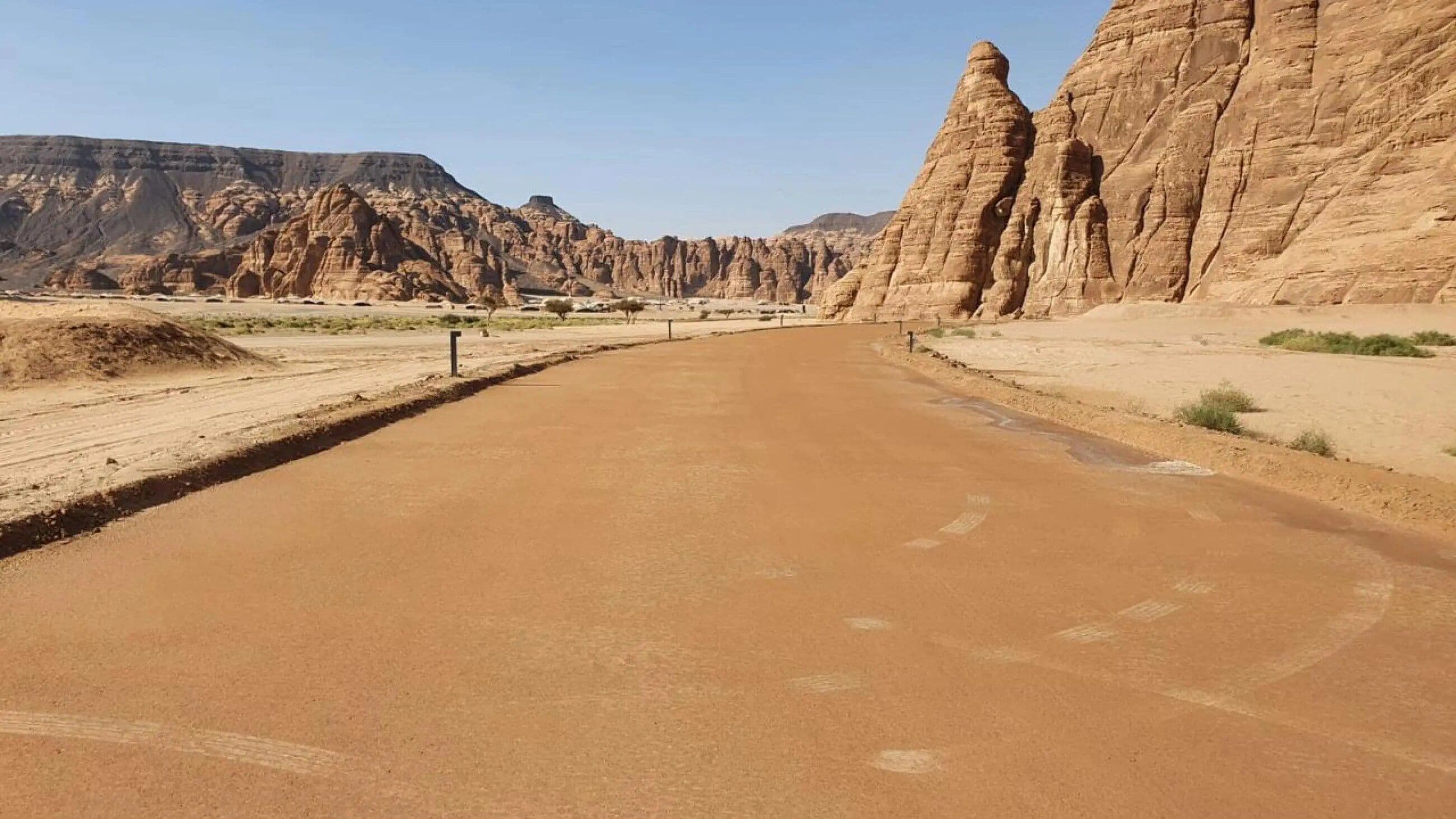 A practical guide to asphalt alternatives in Saudi Arabia, comparing gravel, concrete, pavers, cement-treated soil, and polymer-stabilized roads for different sites and loads.