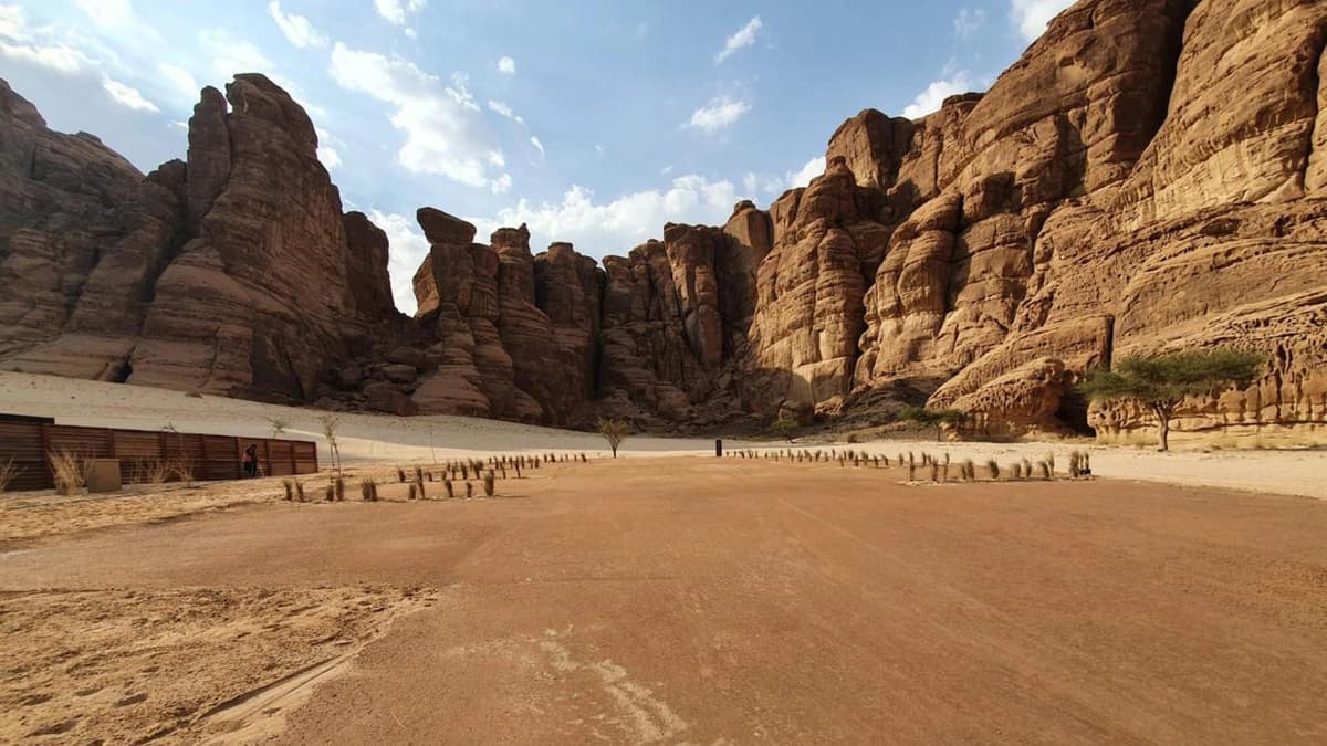 Road Construction in Al Ula, using T-70 polymer to enhance road surfaces and improve subgrade strength, achieving a 340% California Bearing Ratio (CBR) for environmental suitability and durability.